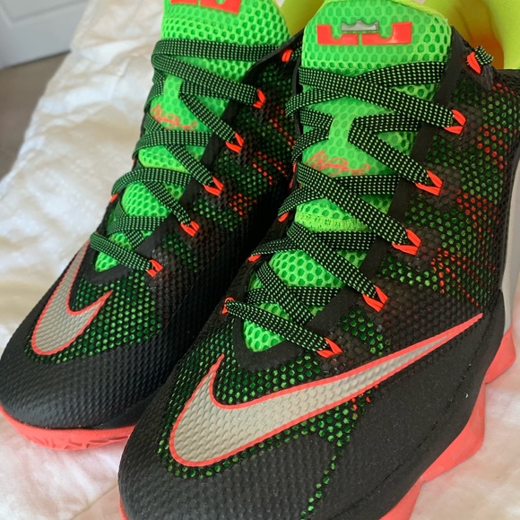 NIKE LEBRON  11 ADULT Low “Remix” ATHLETIC SHOES BOX !! - Picture 1 of 6